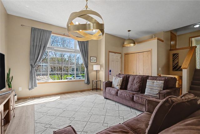 608 Randall Drive, Solon, IA 52333