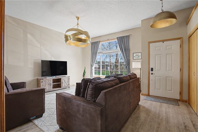 608 Randall Drive, Solon, IA 52333