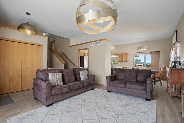 608 Randall Drive, Solon, IA 52333