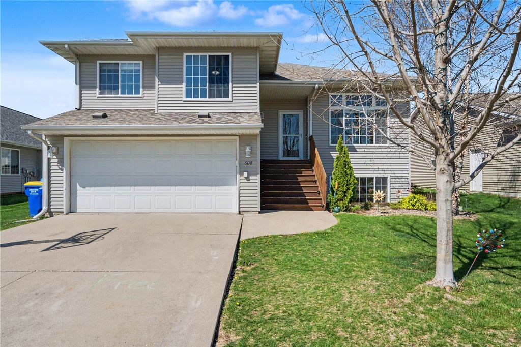 608 Randall Drive, Solon, IA 52333