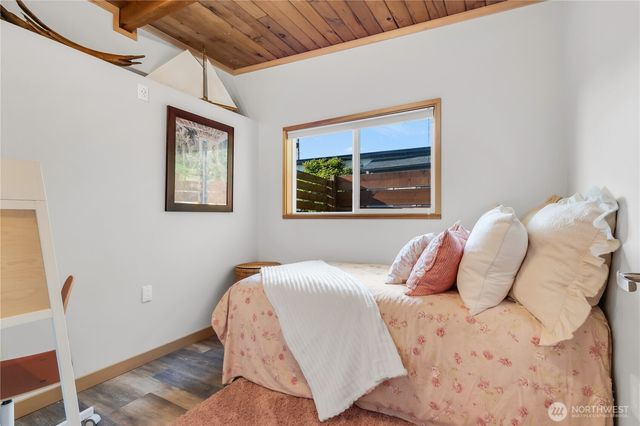 14207 Evergreen Way, Stanwood, WA 98292