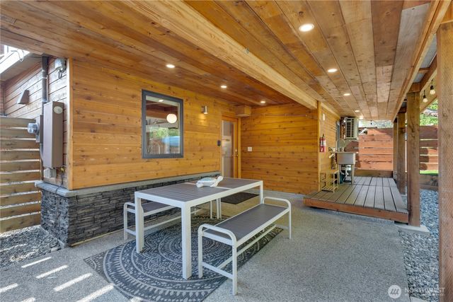 14207 Evergreen Way, Stanwood, WA 98292