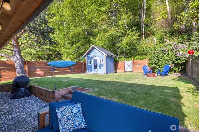14207 Evergreen Way, Stanwood, WA 98292