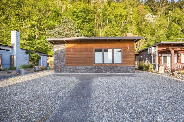 14207 Evergreen Way, Stanwood, WA 98292
