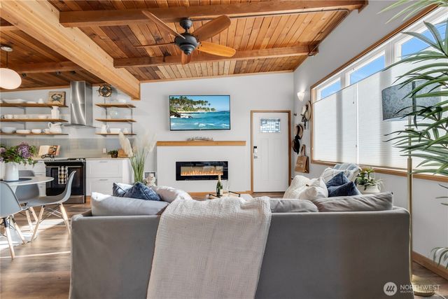 14207 Evergreen Way, Stanwood, WA 98292