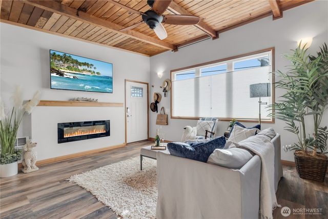 14207 Evergreen Way, Stanwood, WA 98292