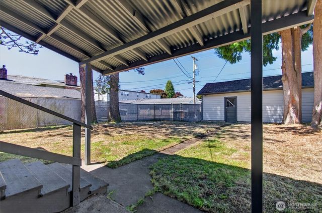 1035 16th Avenue, Longview, WA 98632