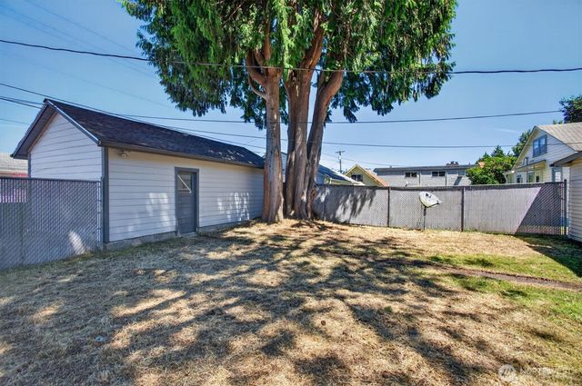 1035 16th Avenue, Longview, WA 98632