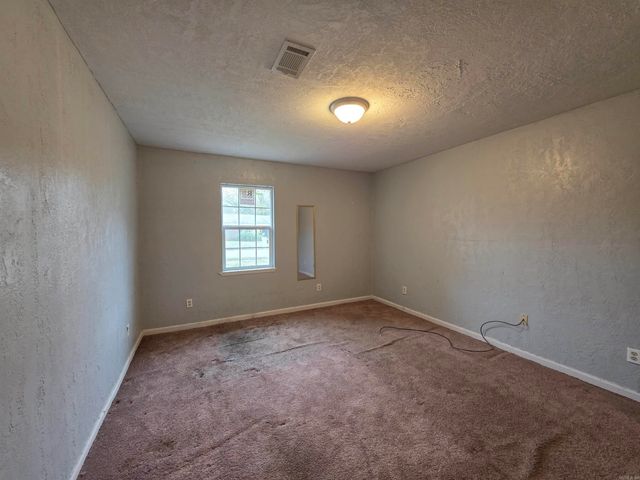 32 Southern Ct, Pine Bluff, AR 71602