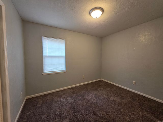 32 Southern Ct, Pine Bluff, AR 71602