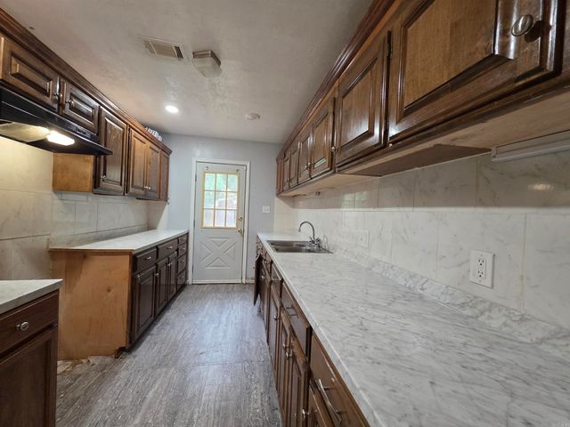 32 Southern Ct, Pine Bluff, AR 71602