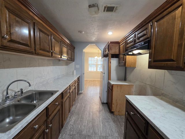 32 Southern Ct, Pine Bluff, AR 71602