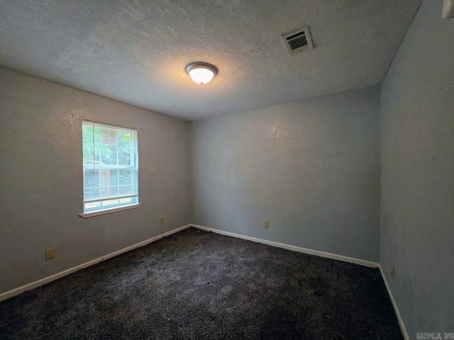 32 Southern Ct, Pine Bluff, AR 71602