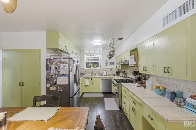 1411 Alta Vista Drive, Bakersfield, CA 93305