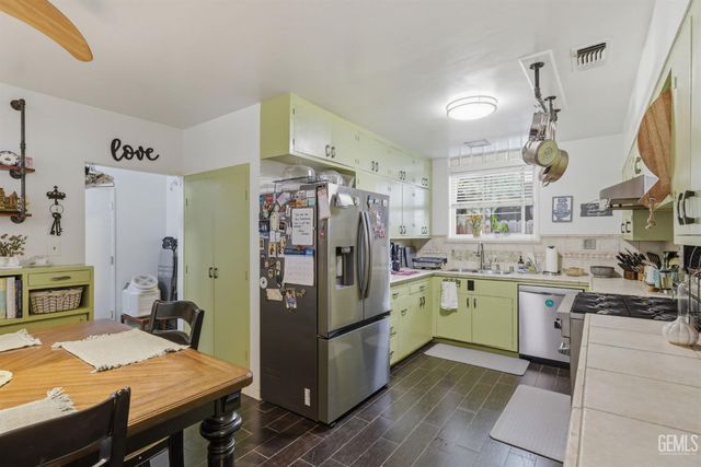 1411 Alta Vista Drive, Bakersfield, CA 93305
