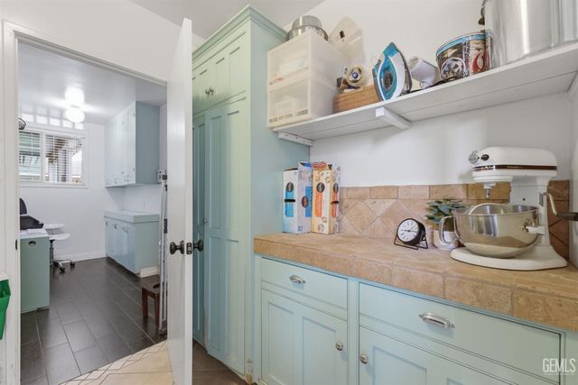 1411 Alta Vista Drive, Bakersfield, CA 93305