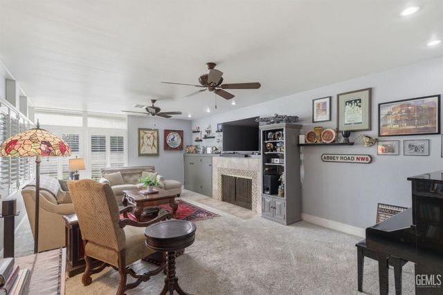 1411 Alta Vista Drive, Bakersfield, CA 93305