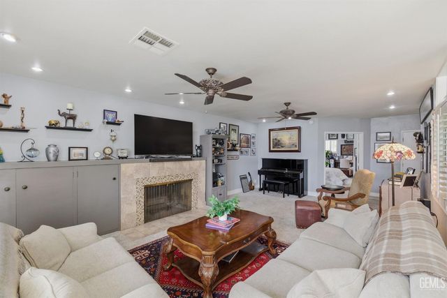 1411 Alta Vista Drive, Bakersfield, CA 93305