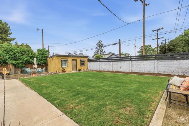 1411 Alta Vista Drive, Bakersfield, CA 93305