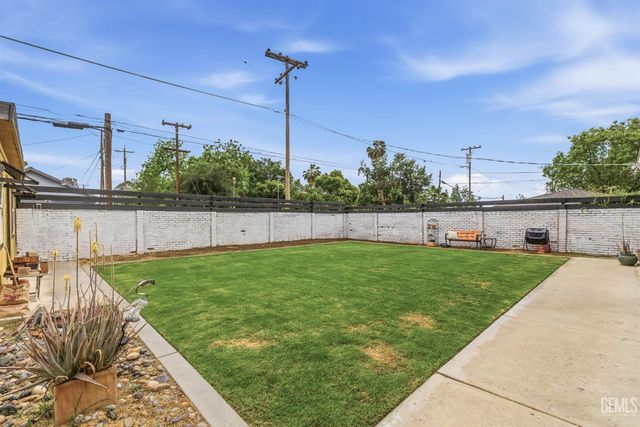 1411 Alta Vista Drive, Bakersfield, CA 93305