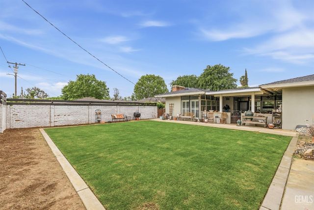 1411 Alta Vista Drive, Bakersfield, CA 93305