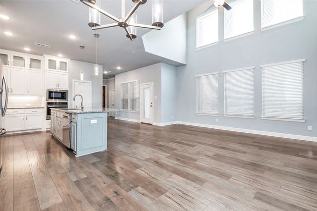 636 Courtyard Lane, Irving, TX 75039