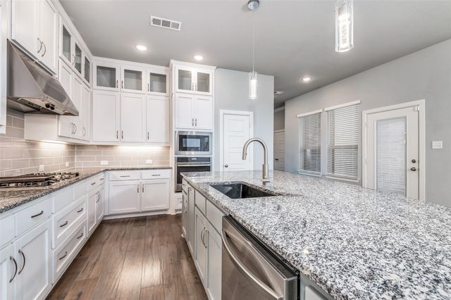 636 Courtyard Lane, Irving, TX 75039