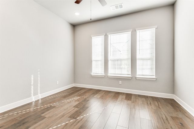 636 Courtyard Lane, Irving, TX 75039