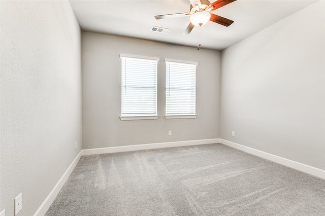 636 Courtyard Lane, Irving, TX 75039