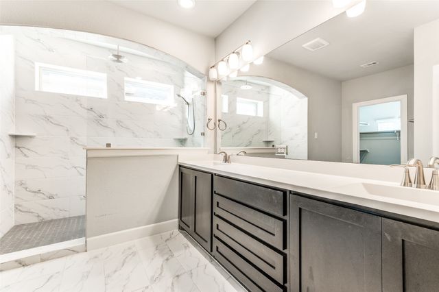 636 Courtyard Lane, Irving, TX 75039