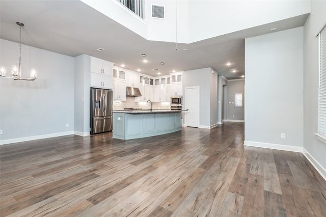 636 Courtyard Lane, Irving, TX 75039