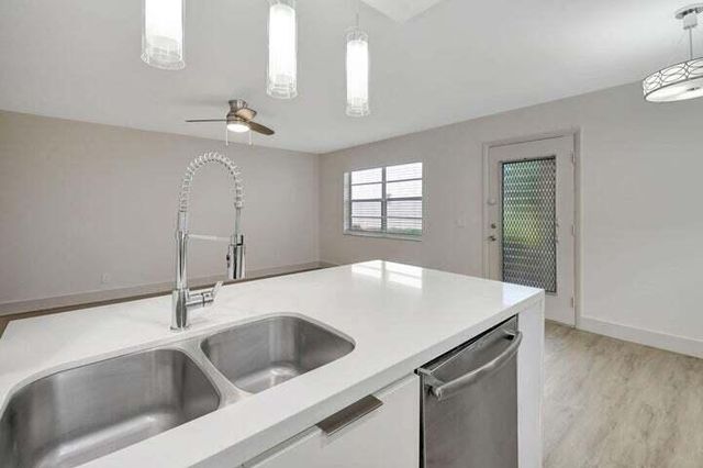 725 Burgundy P 725, Delray Beach, FL 33484