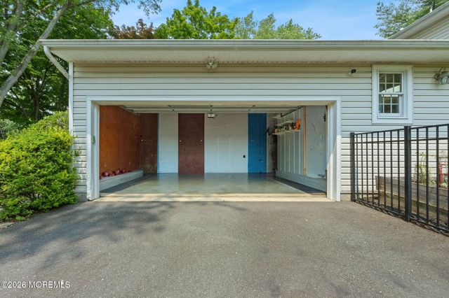 37 Schanck Road, Holmdel, NJ 07733