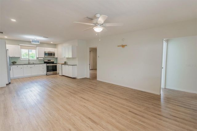 321 W PENNSYLVANIA AVENUE, Deland, FL 32720