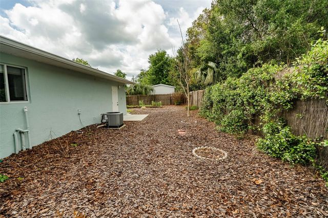 321 W PENNSYLVANIA AVENUE, Deland, FL 32720