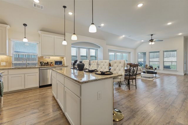 127 Woodlands Way, Balch Springs, TX 75181