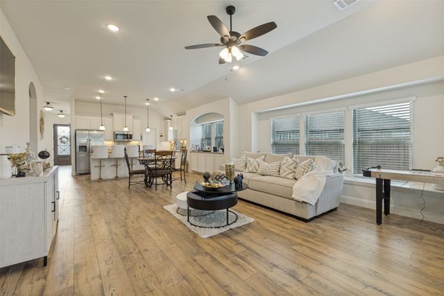 127 Woodlands Way, Balch Springs, TX 75181