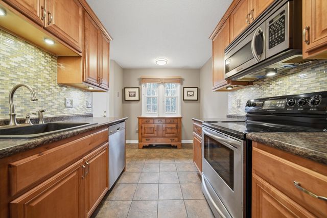 424 Fox Hollow Way, Manchester, NH 03104