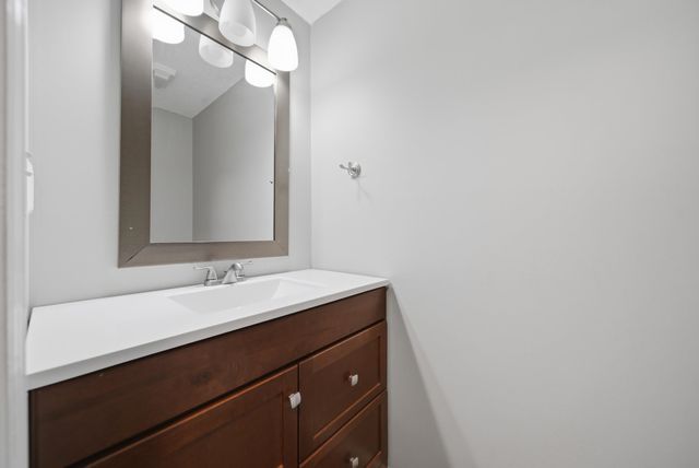 424 Fox Hollow Way, Manchester, NH 03104