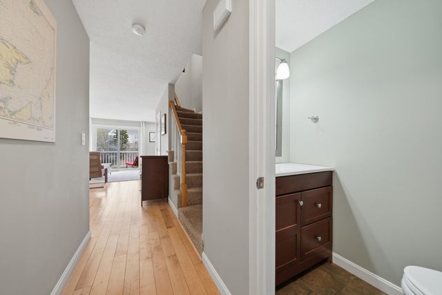 424 Fox Hollow Way, Manchester, NH 03104