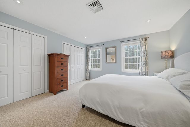 424 Fox Hollow Way, Manchester, NH 03104
