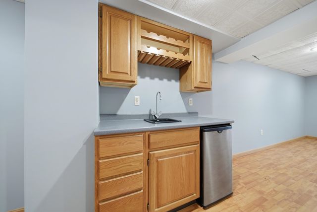 424 Fox Hollow Way, Manchester, NH 03104