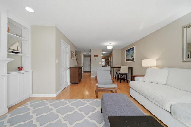 424 Fox Hollow Way, Manchester, NH 03104