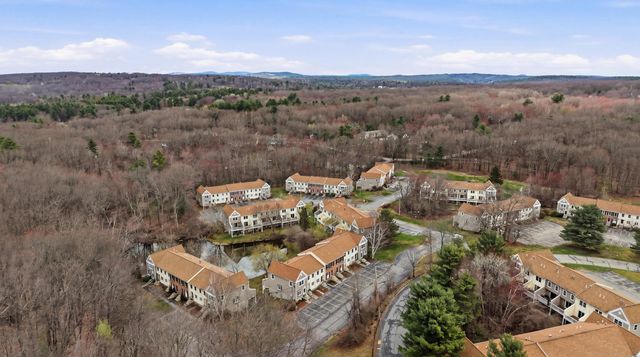 424 Fox Hollow Way, Manchester, NH 03104