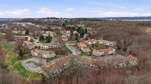 424 Fox Hollow Way, Manchester, NH 03104