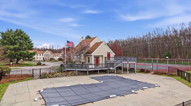 424 Fox Hollow Way, Manchester, NH 03104