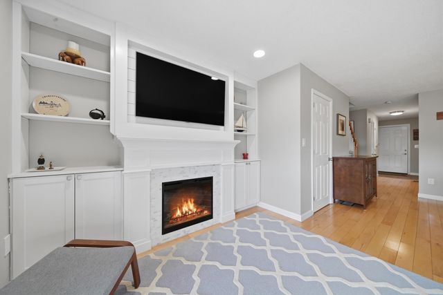 424 Fox Hollow Way, Manchester, NH 03104