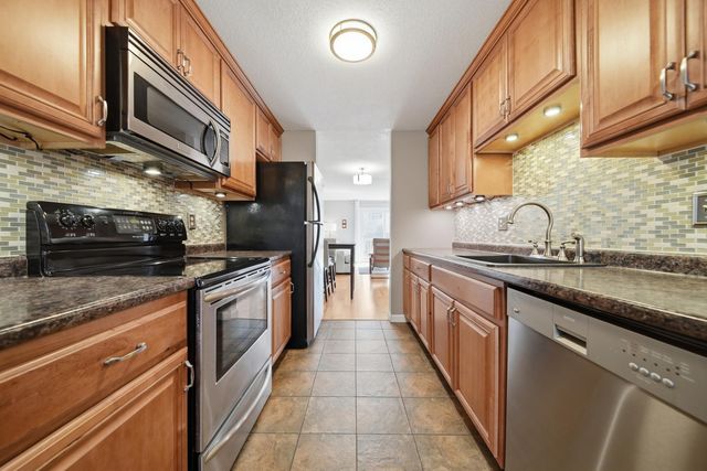 424 Fox Hollow Way, Manchester, NH 03104