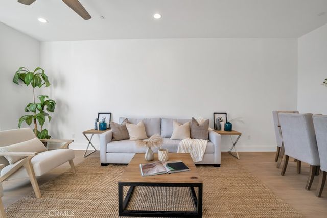 10832 W Riverton Court, North Hollywood, CA 91602