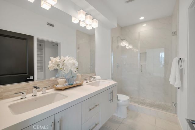 10832 W Riverton Court, North Hollywood, CA 91602
